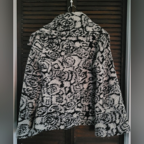 Franco Mirabelli waist length coat in size medium. - Picture 2 of 4